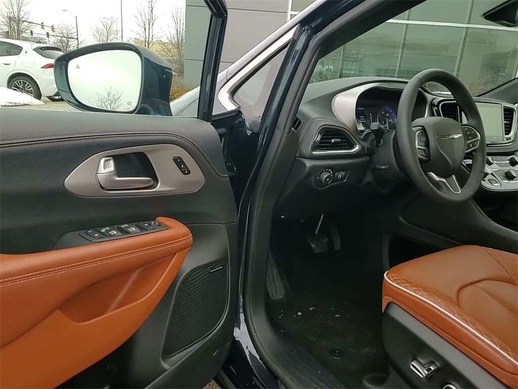 2024 CHRYSLER PACIFICA - Image 21