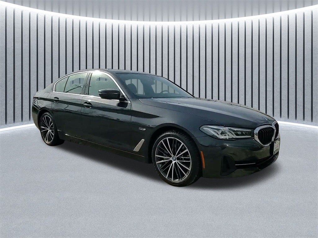 2023 BMW 530E - Image 3