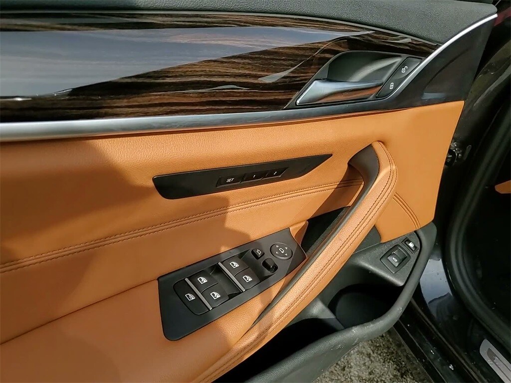 2023 BMW 530E - Image 24