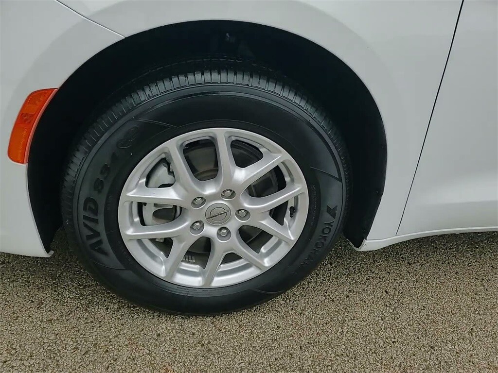 2023 CHRYSLER PACIFICA - Image 19