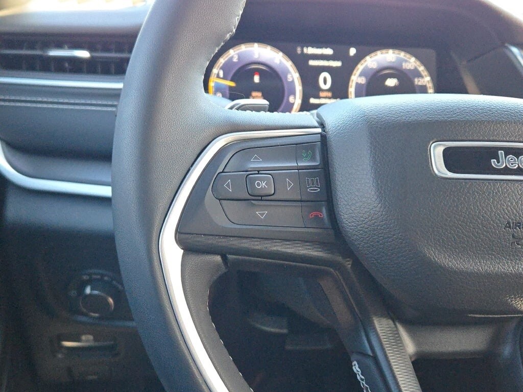 2023 JEEP GRAND CHEROKEE - Image 32