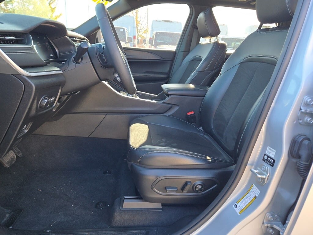 2023 JEEP GRAND CHEROKEE - Image 23