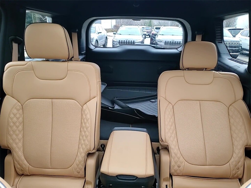 2022 JEEP GRAND CHEROKEE L - Image 21