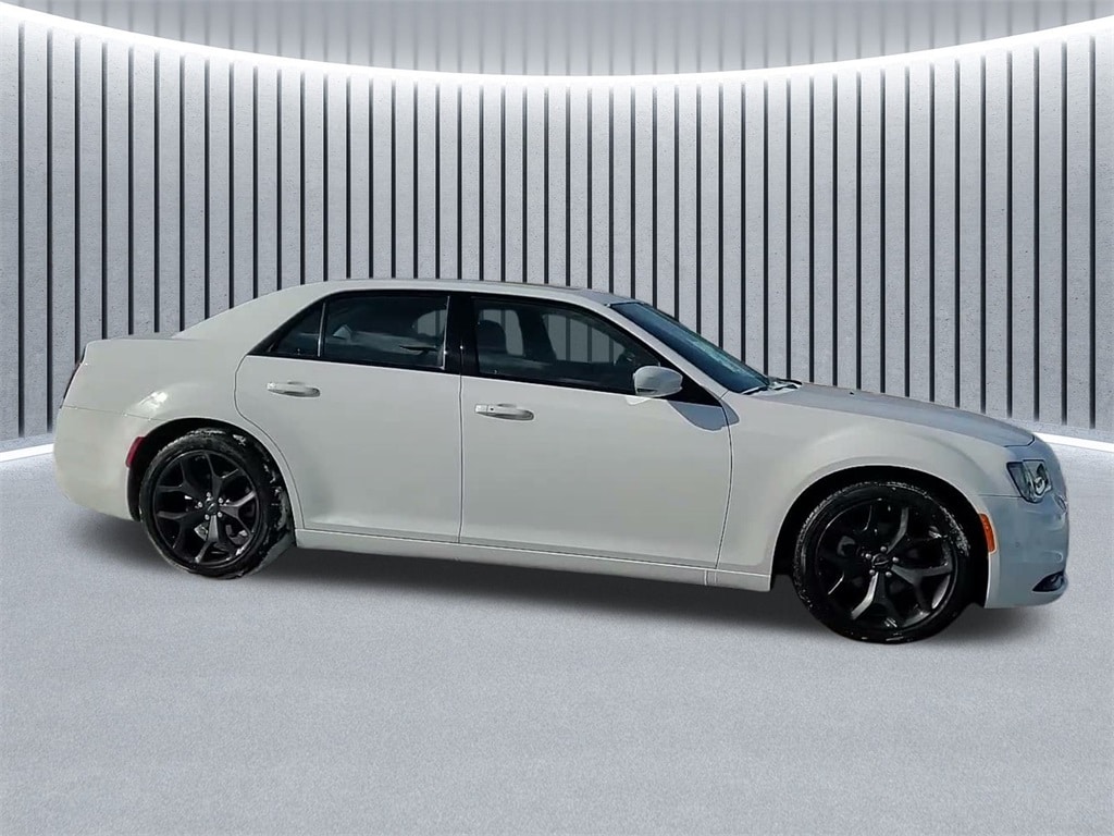 2023 CHRYSLER 300 - Image 4