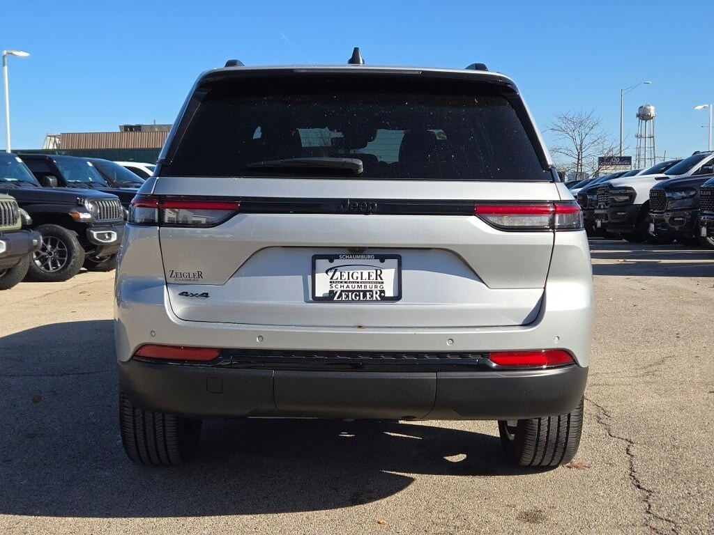 2023 JEEP GRAND CHEROKEE - Image 13