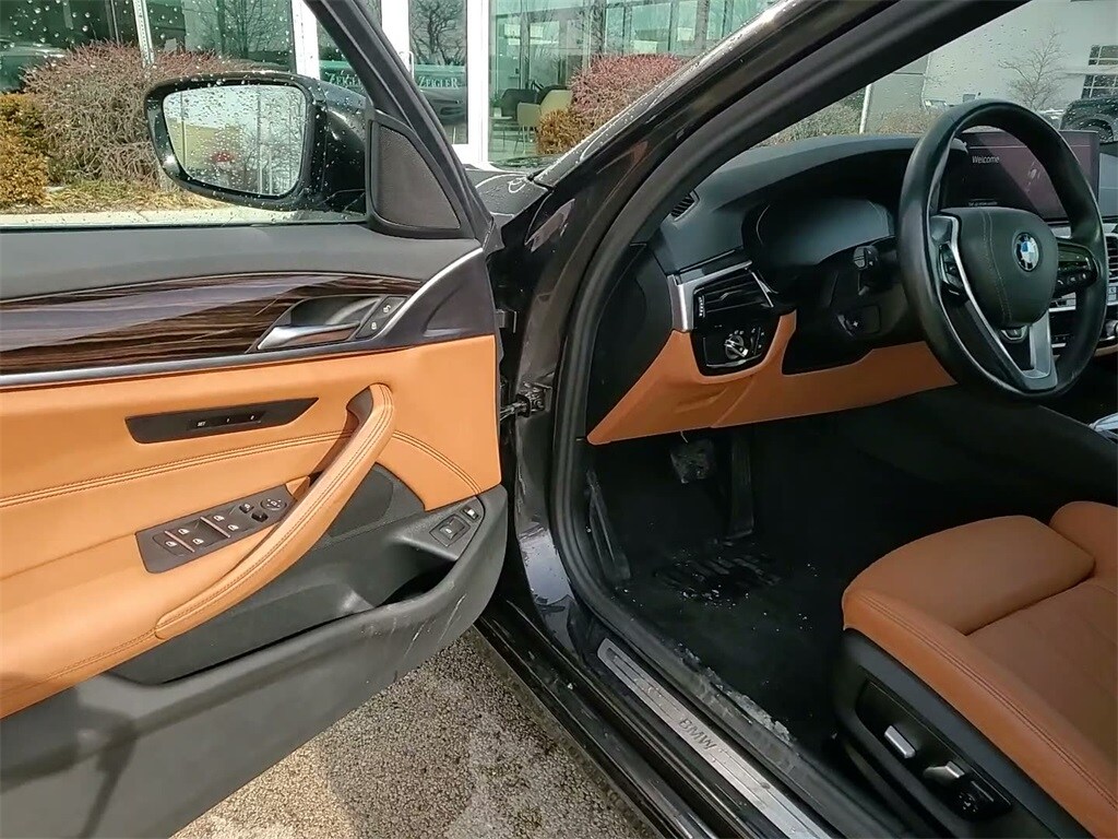 2023 BMW 530E - Image 23