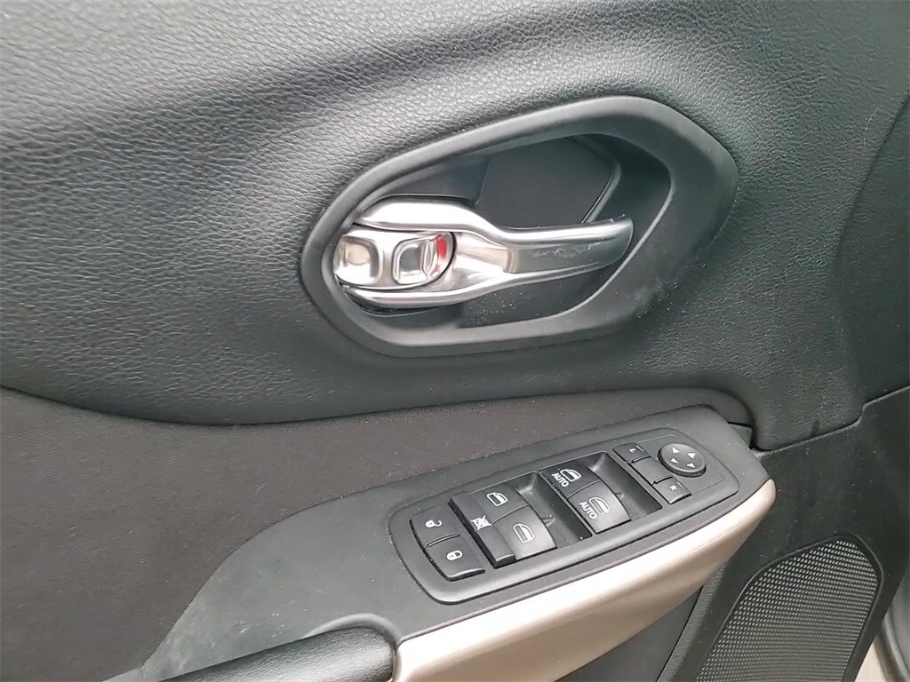 2017 JEEP CHEROKEE - Image 9