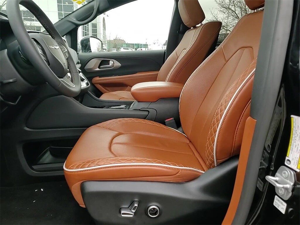 2025 CHRYSLER PACIFICA - Image 11