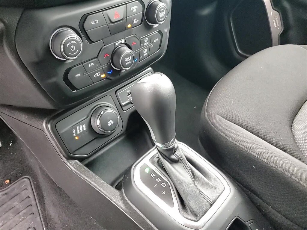 2023 JEEP RENEGADE - Image 18