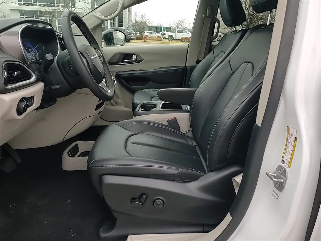 2024 CHRYSLER PACIFICA - Image 11