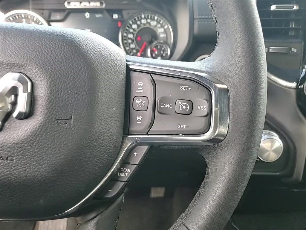 2025 RAM 1500 - Image 15