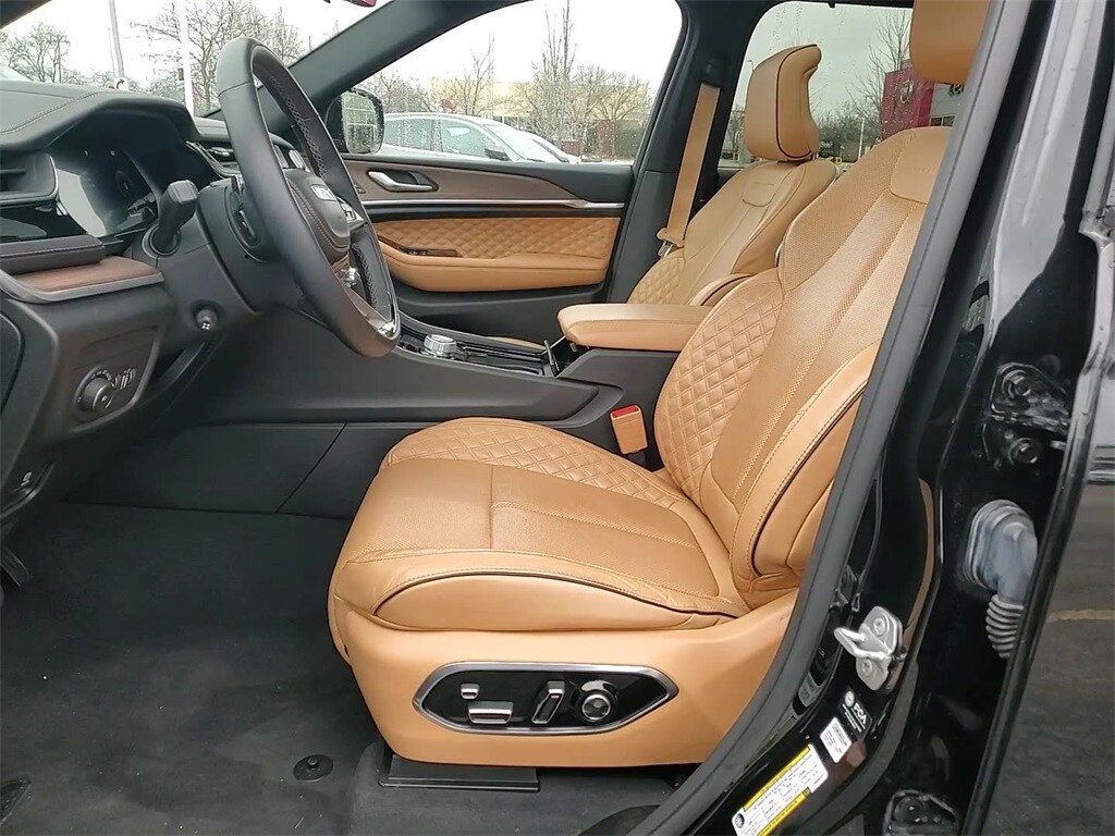 2022 JEEP GRAND CHEROKEE L - Image 11