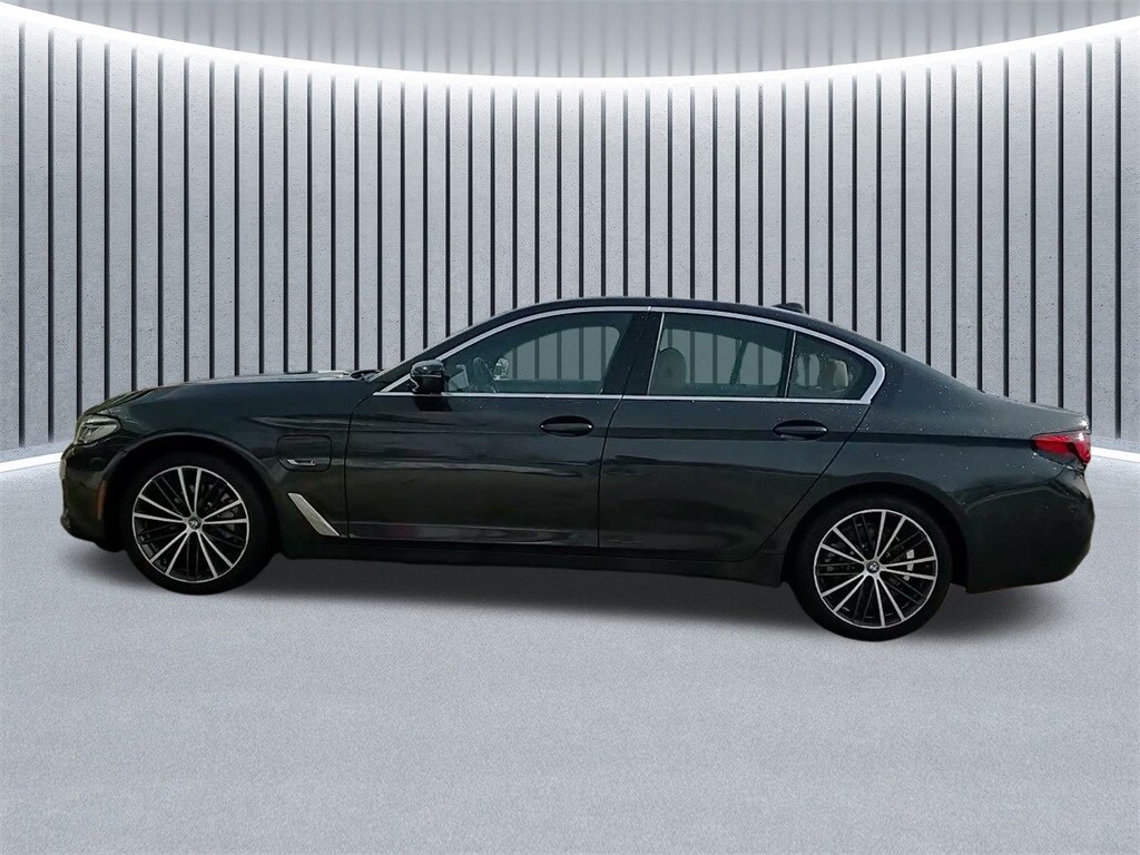 2023 BMW 530E - Image 18