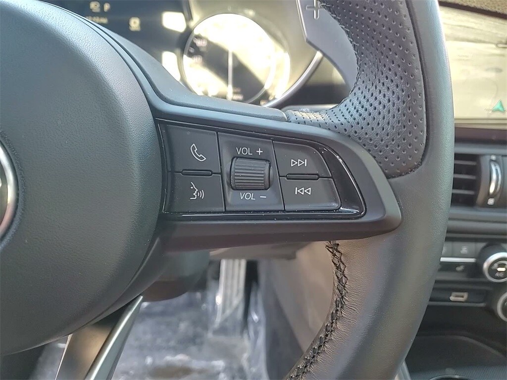 2023 ALFA ROMEO GIULIA (952) - Image 25