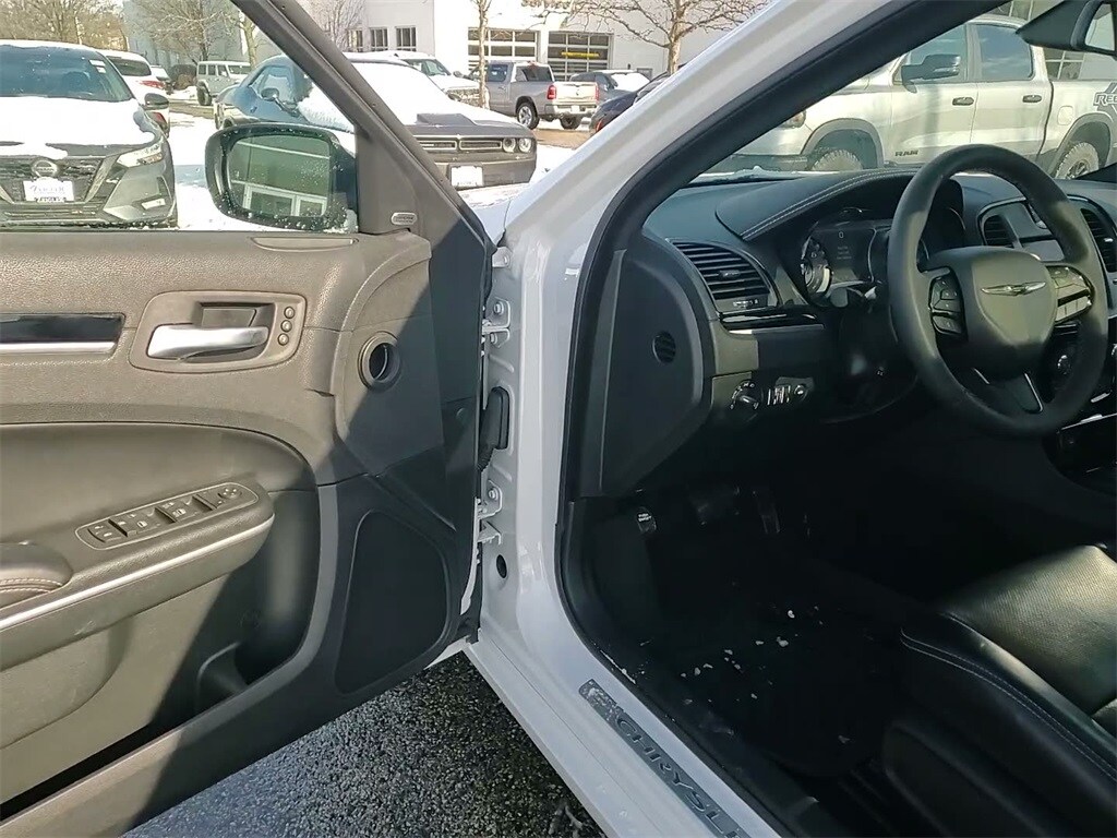 2023 CHRYSLER 300 - Image 22