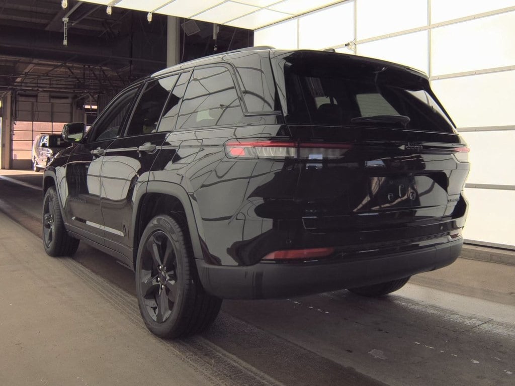 2024 JEEP GRAND CHEROKEE - Image 2