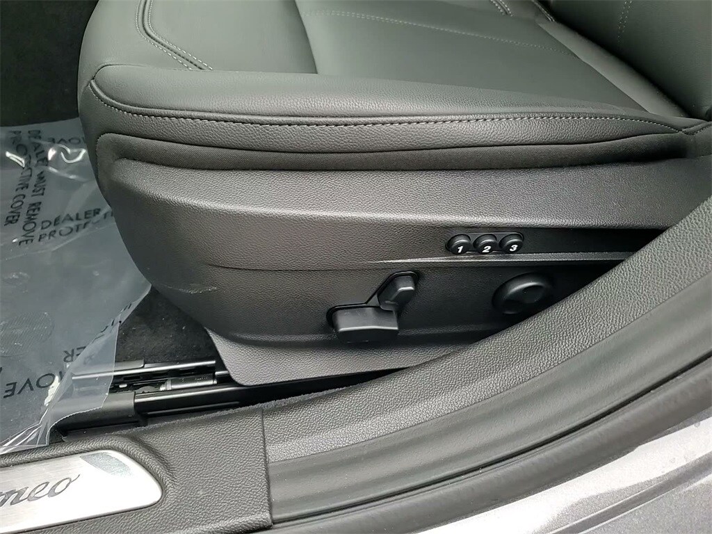 2024 ALFA ROMEO GIULIA (952) - Image 22