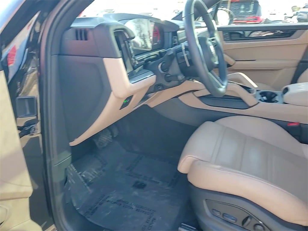 2024 PORSCHE CAYENNE - Image 24