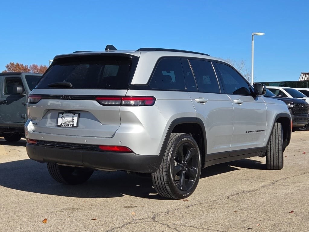 2023 JEEP GRAND CHEROKEE - Image 12