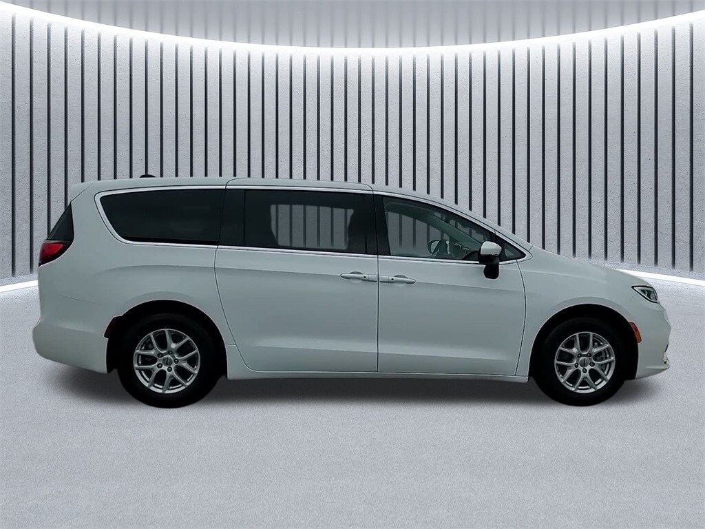 2023 CHRYSLER PACIFICA - Image 5