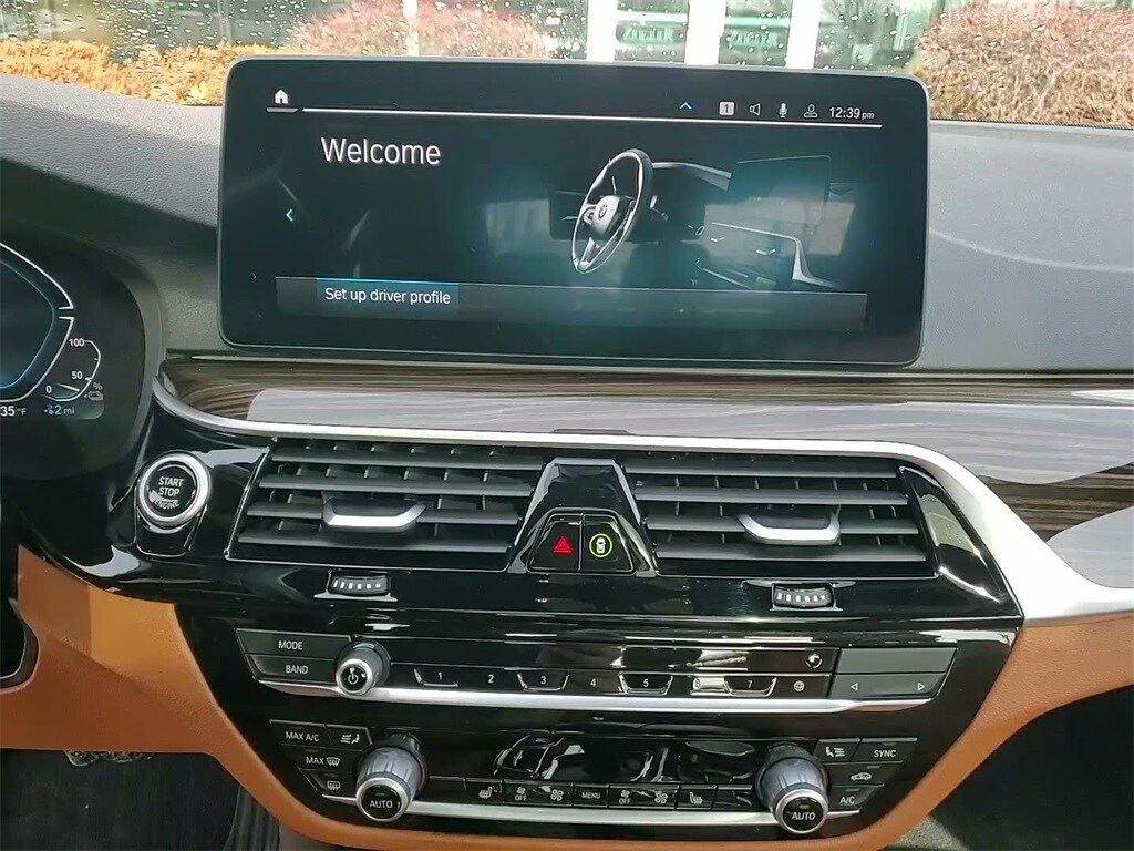 2023 BMW 530E - Image 31