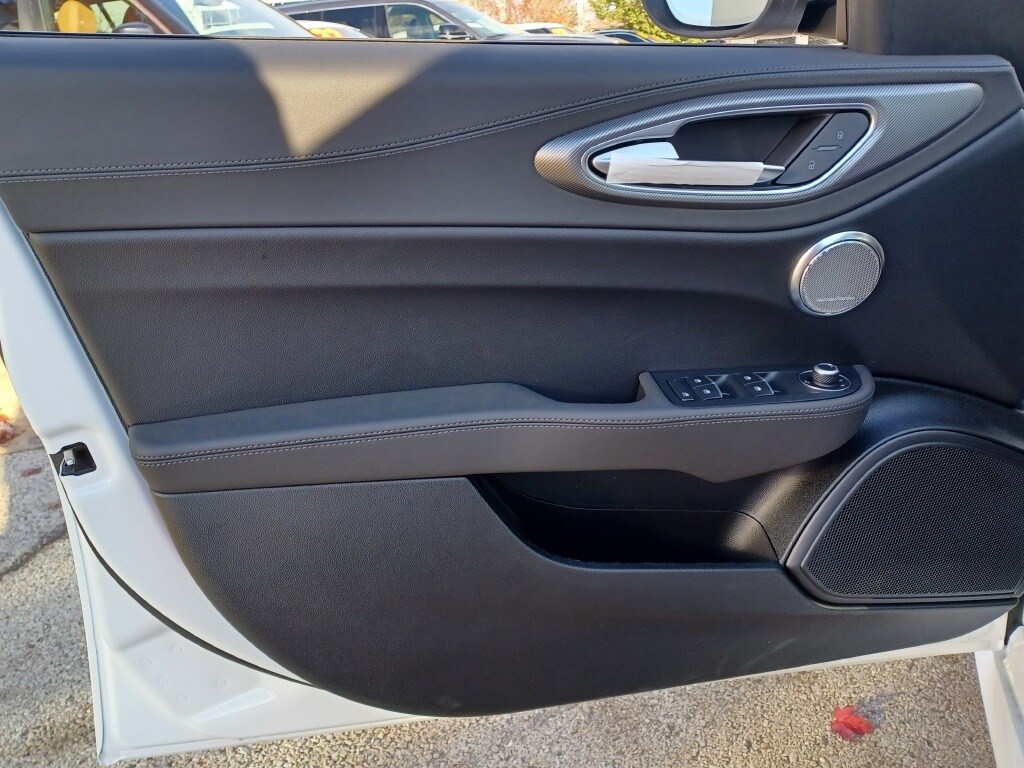 2024 ALFA ROMEO GIULIA (952) - Image 13