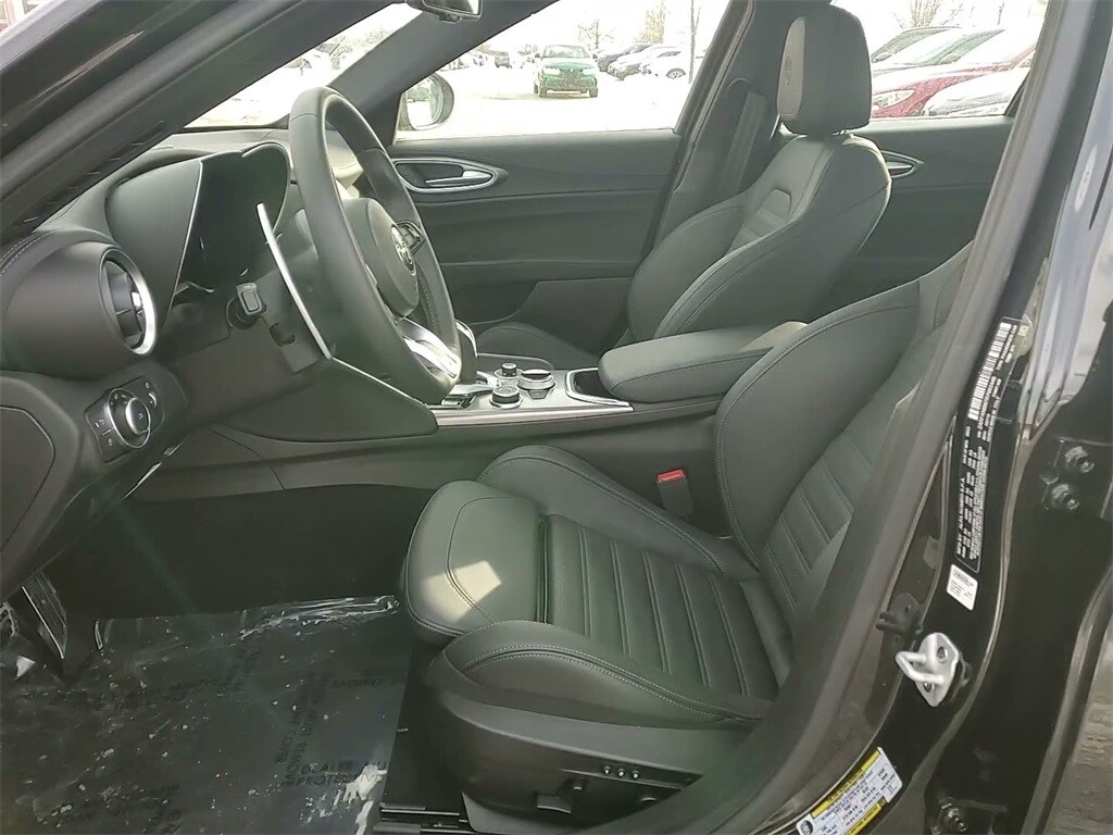 2024 ALFA ROMEO GIULIA (952) - Image 28