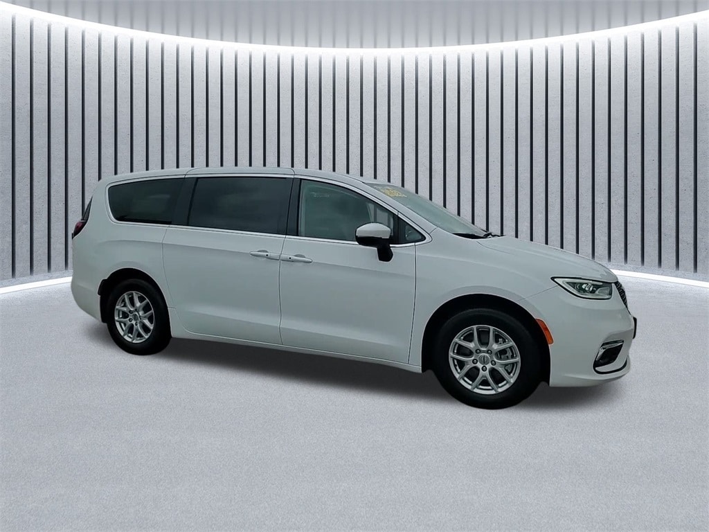 2023 CHRYSLER PACIFICA - Image 3