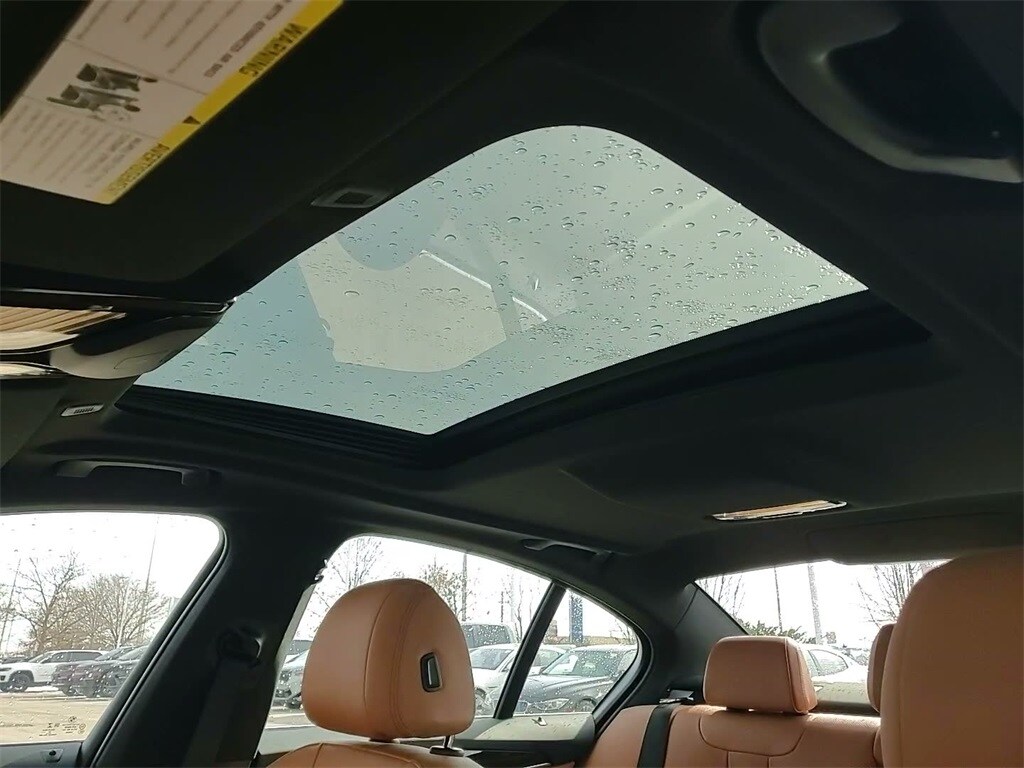 2023 BMW 530E - Image 34