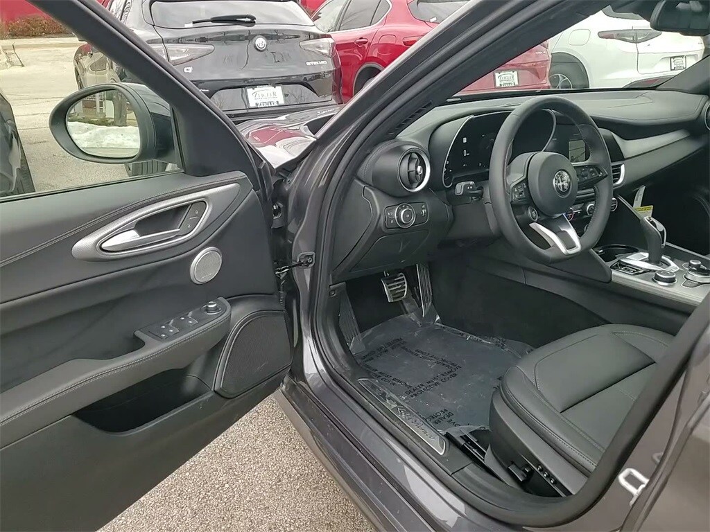 2024 ALFA ROMEO GIULIA (952) - Image 19