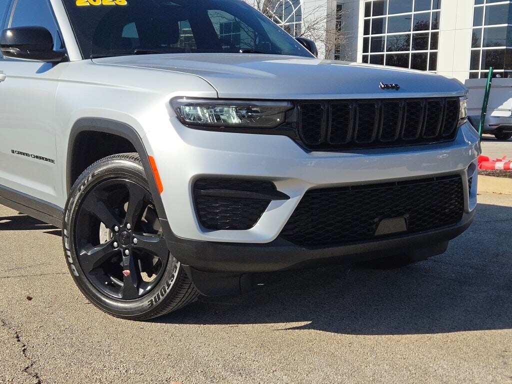 2023 JEEP GRAND CHEROKEE - Image 2