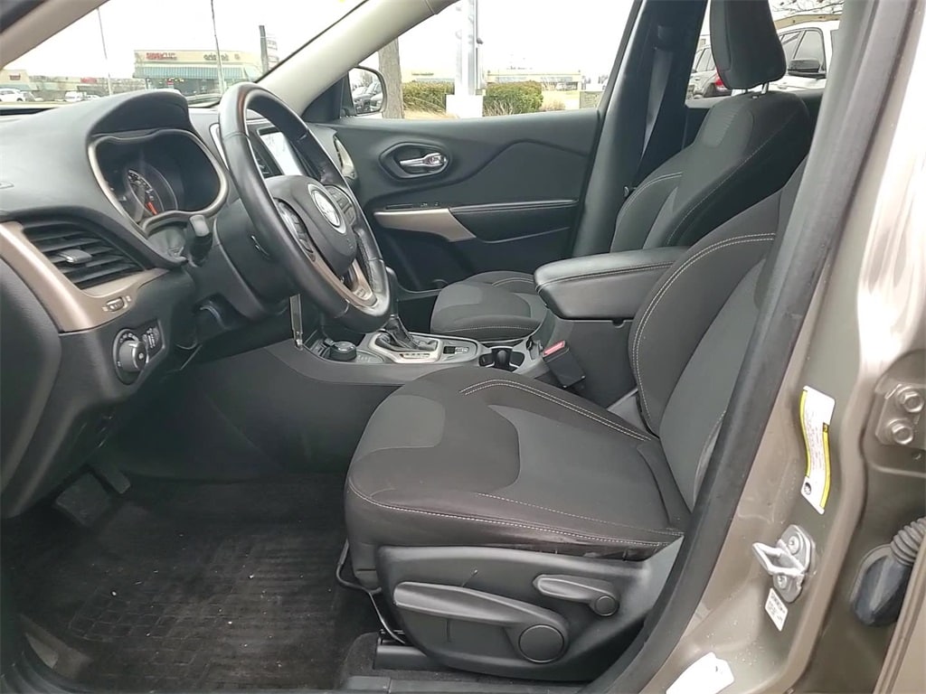 2017 JEEP CHEROKEE - Image 10