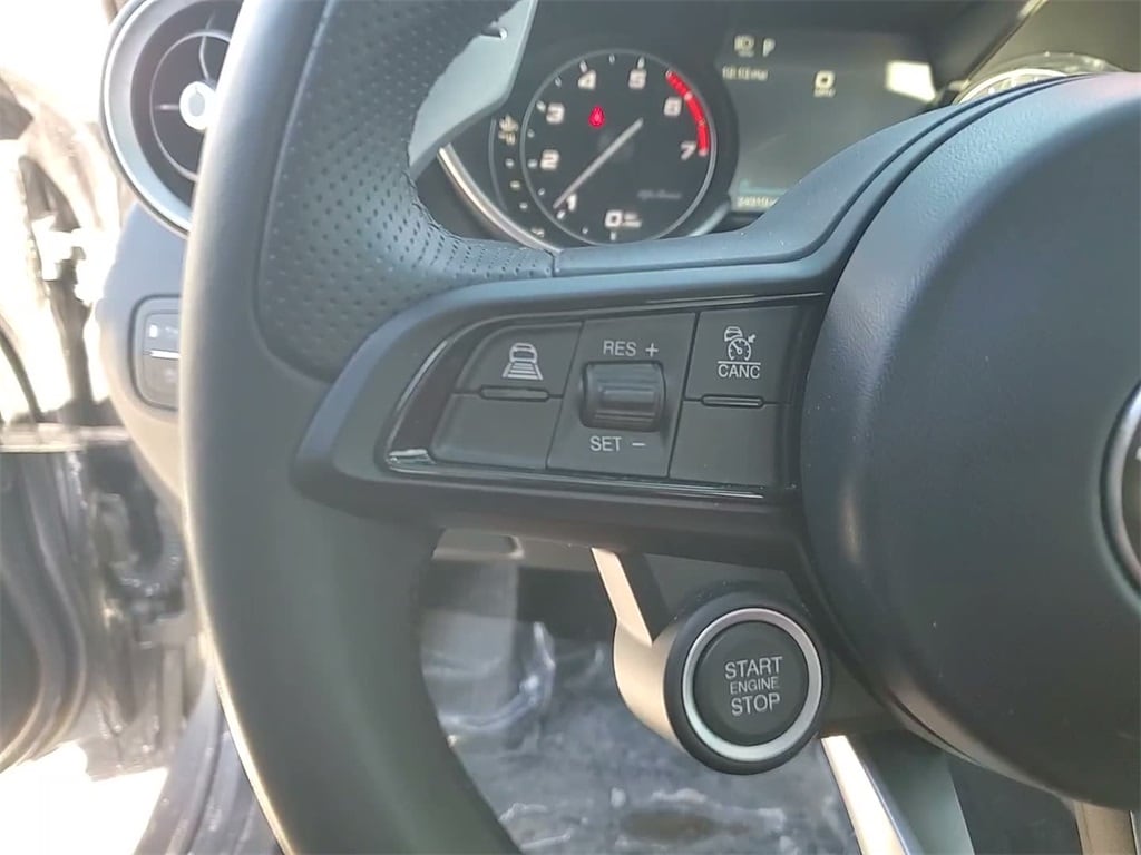 2023 ALFA ROMEO GIULIA (952) - Image 24