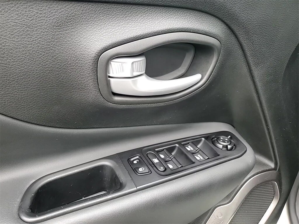 2023 JEEP RENEGADE - Image 10