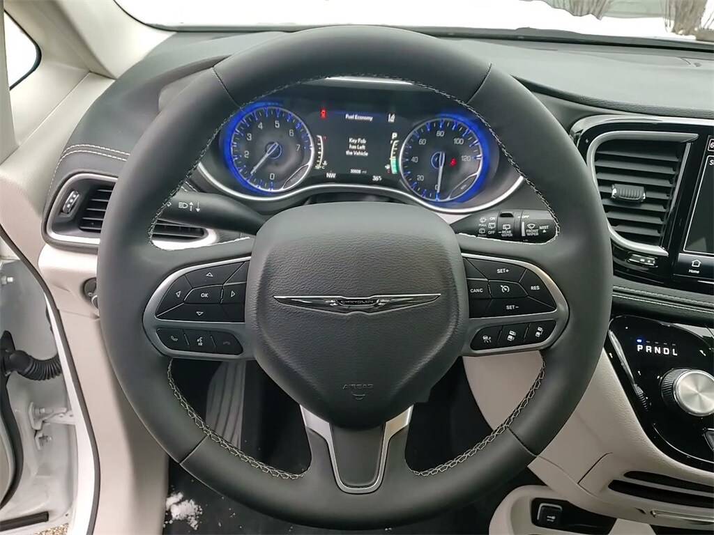 2023 CHRYSLER PACIFICA - Image 26