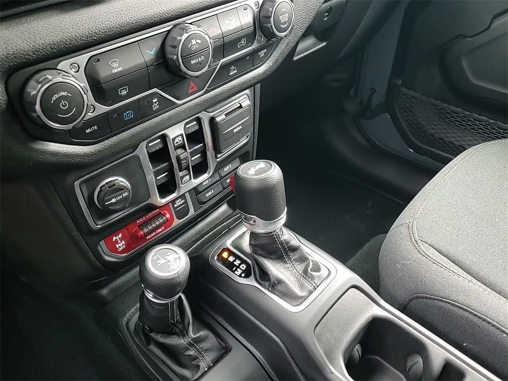 2025 JEEP WRANGLER - Image 30