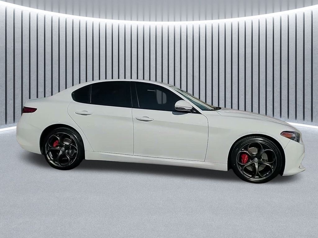 2019 ALFA ROMEO GIULIA (952) - Image 4