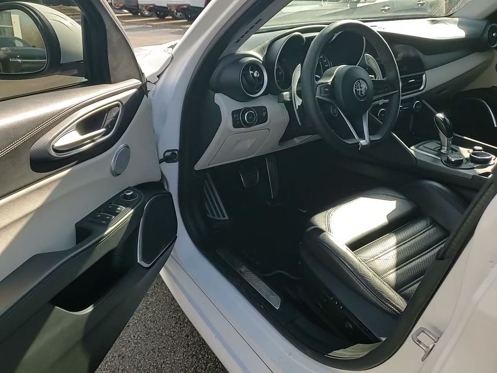 2019 ALFA ROMEO GIULIA (952) - Image 25
