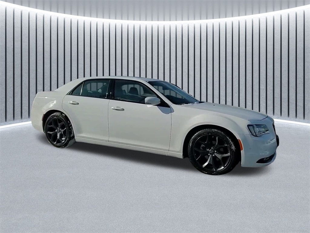 2023 CHRYSLER 300 - Image 3