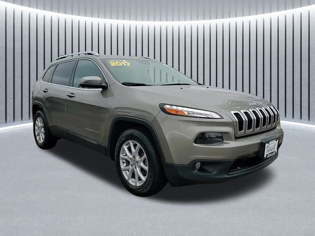 Used 2017 Jeep Cherokee Latitude 4x4 SUV
