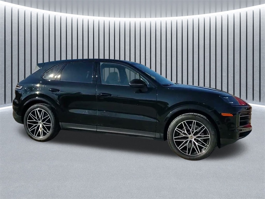 2024 PORSCHE CAYENNE - Image 3