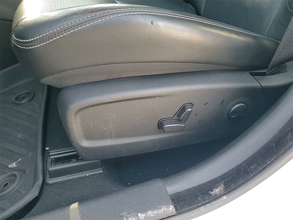 2023 CHRYSLER 300 - Image 25