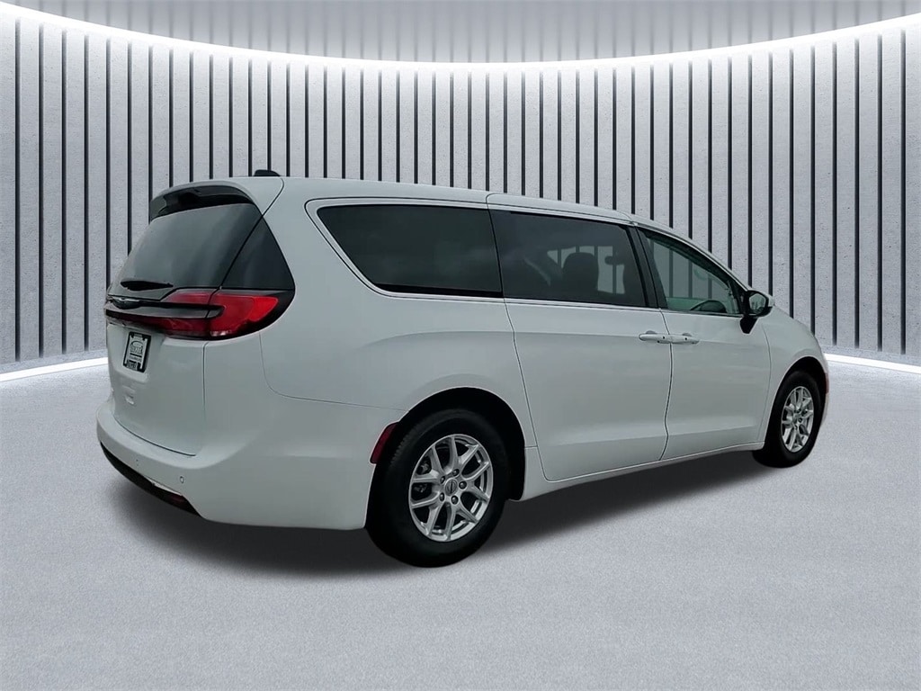 2023 CHRYSLER PACIFICA - Image 8