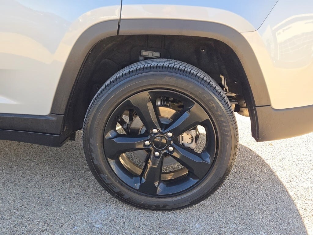 2023 JEEP GRAND CHEROKEE - Image 15