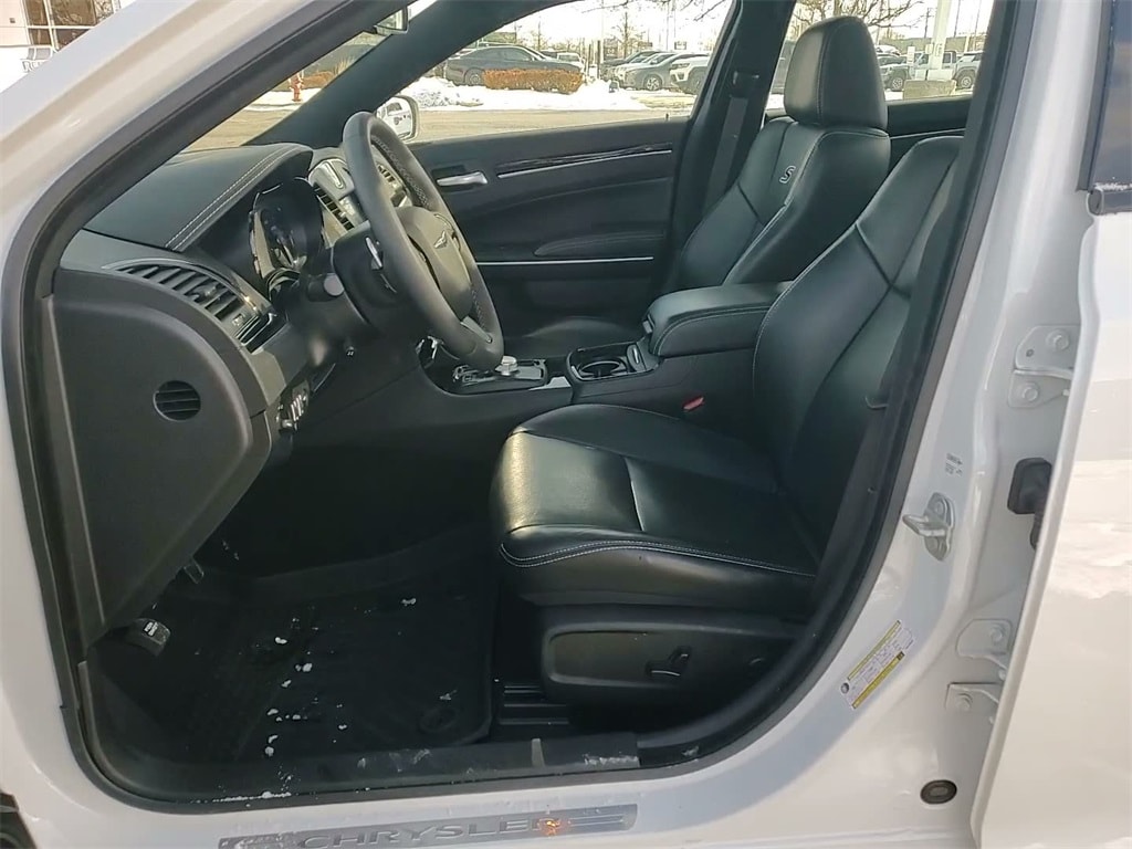 2023 CHRYSLER 300 - Image 24