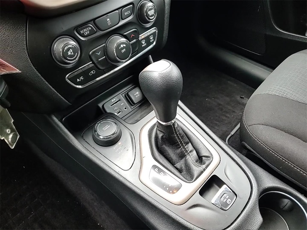 2017 JEEP CHEROKEE - Image 17