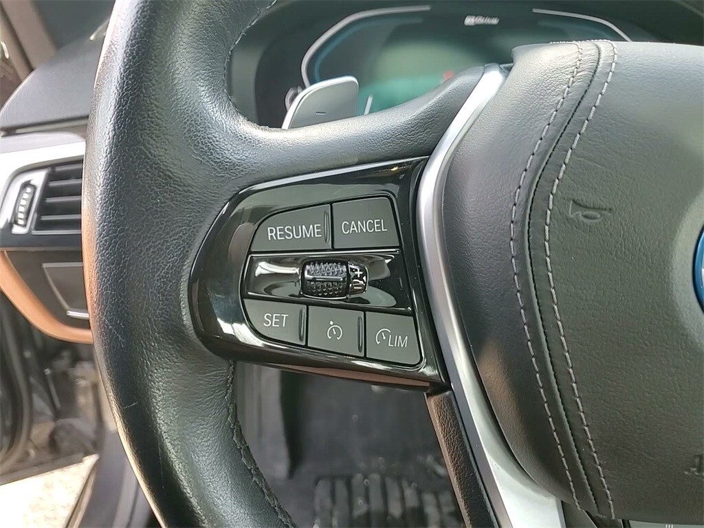 2023 BMW 530E - Image 28