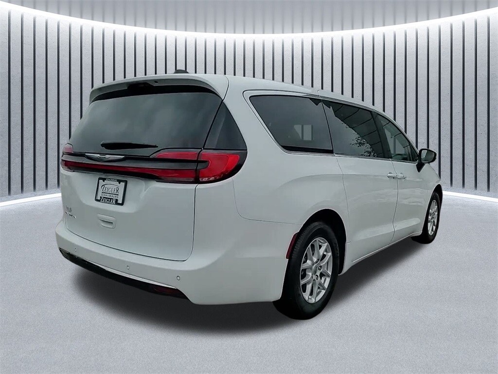 2023 CHRYSLER PACIFICA - Image 9