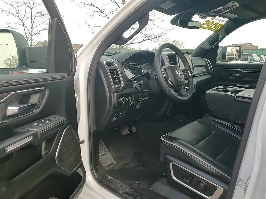2025 RAM 1500 - Image 9