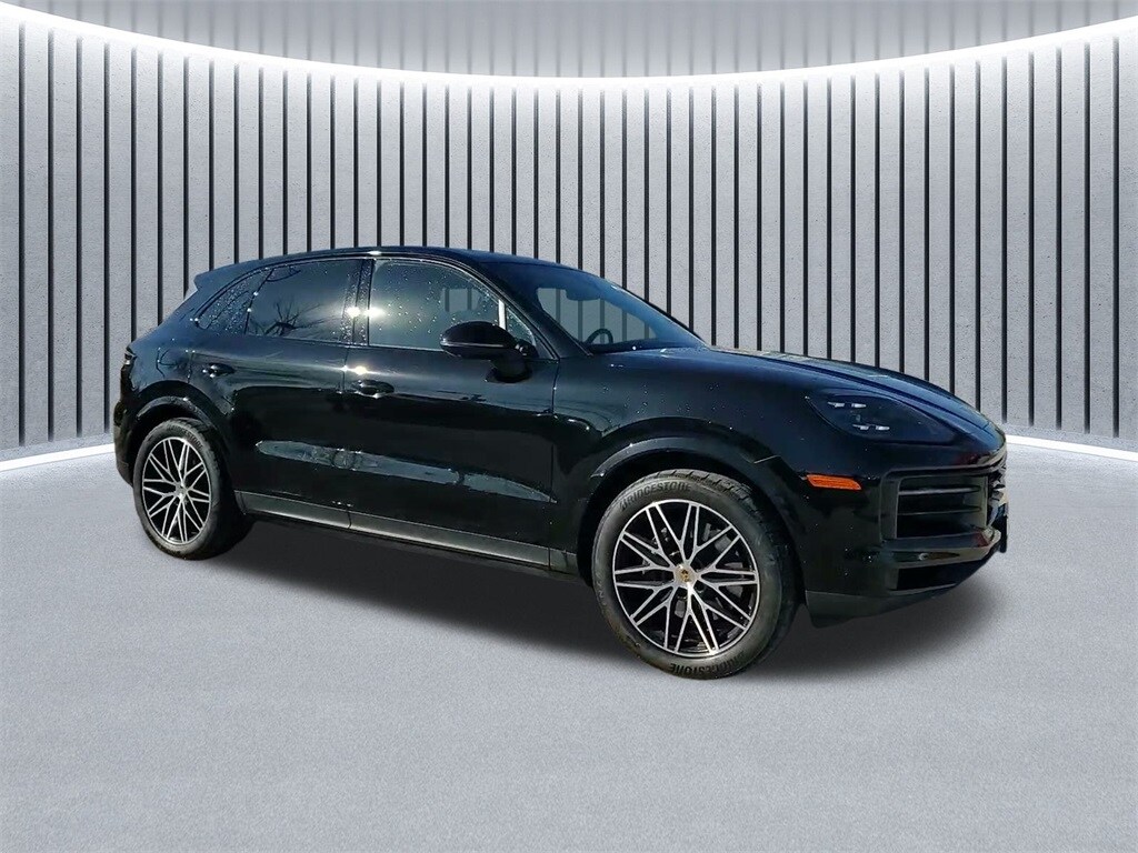 2024 PORSCHE CAYENNE - Image 2